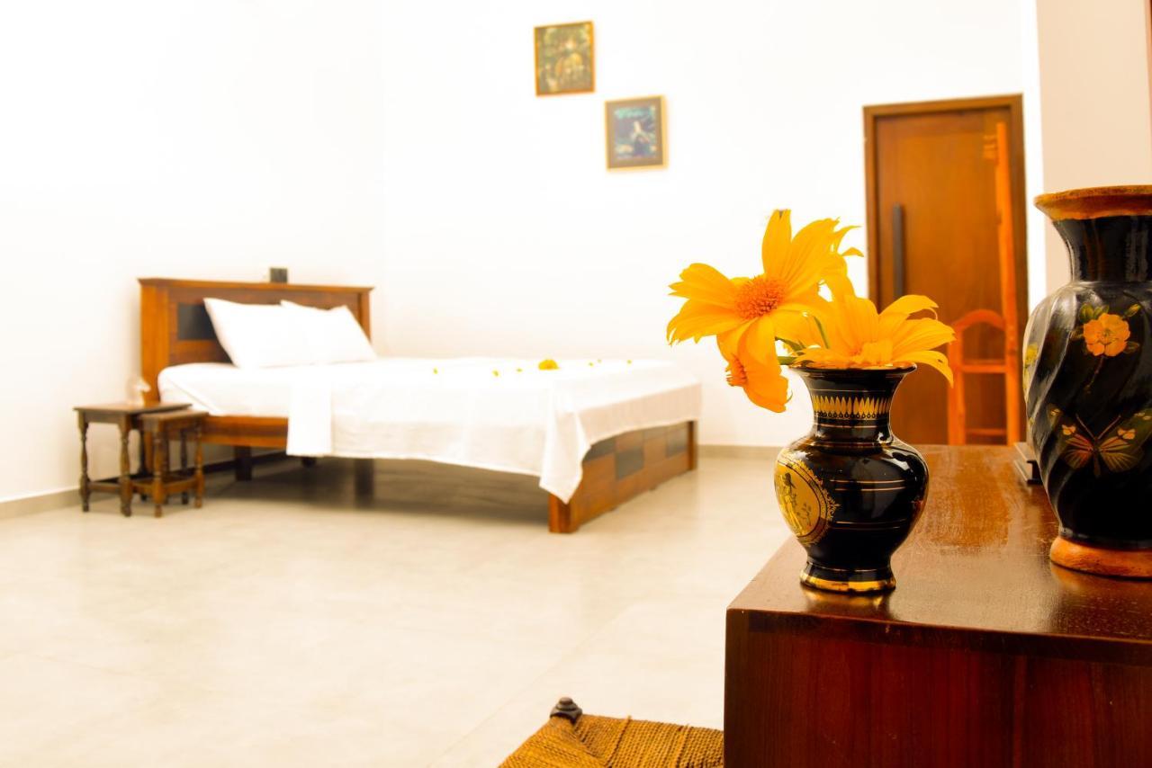 Kavin Beach Hotel ฮิกคาดูวา ภายนอก รูปภาพ