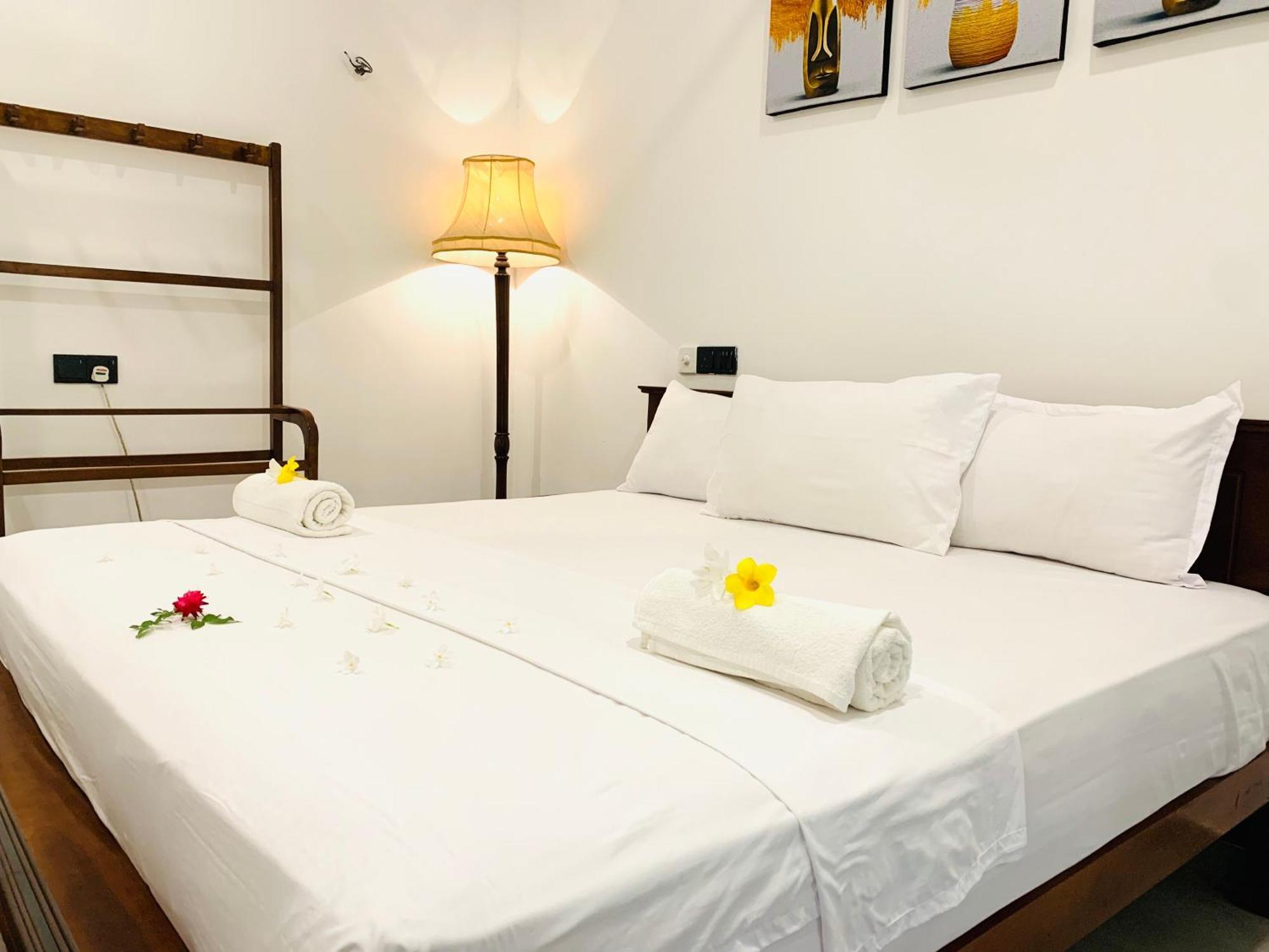 Kavin Beach Hotel ฮิกคาดูวา ภายนอก รูปภาพ