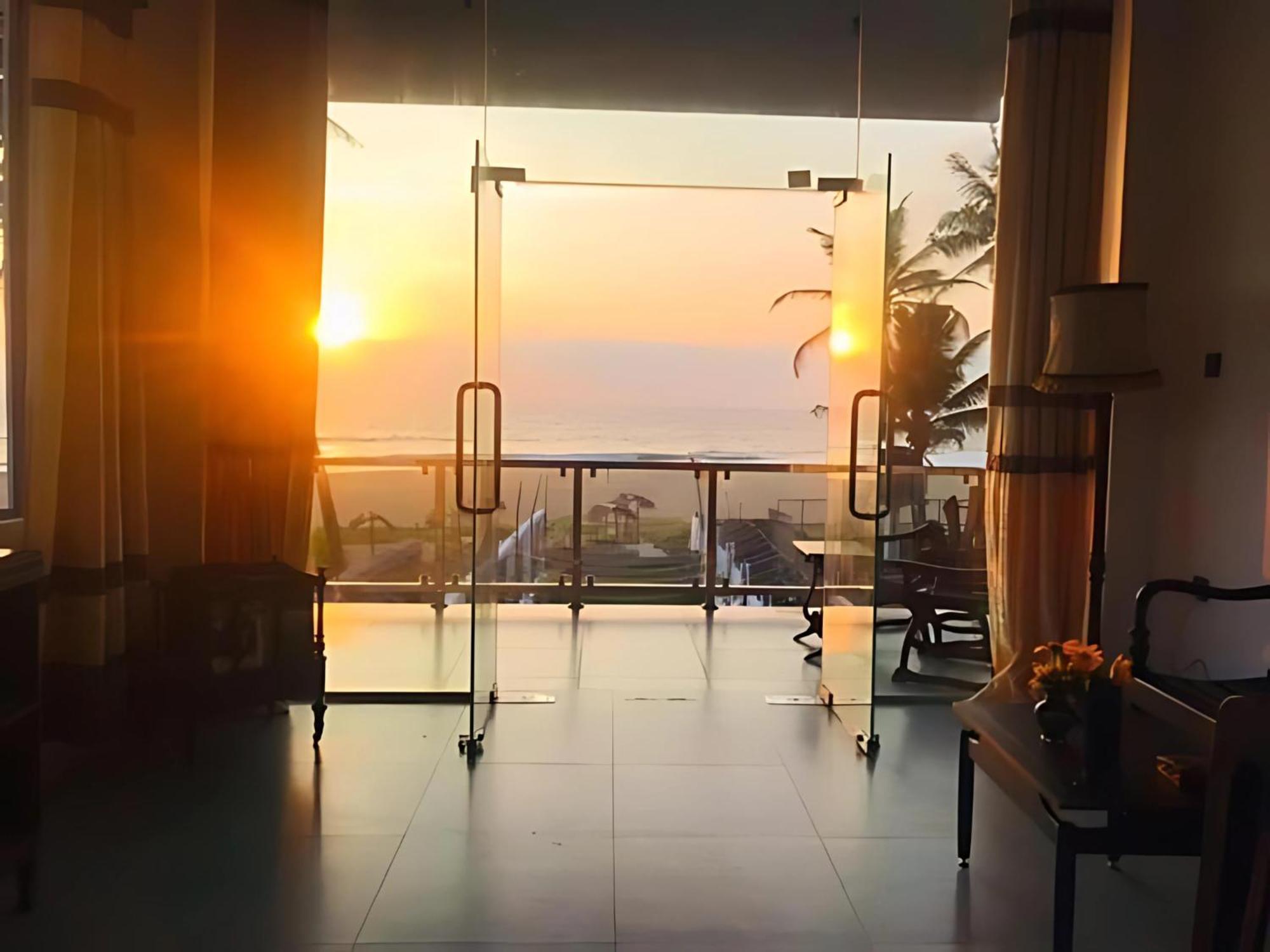 Kavin Beach Hotel ฮิกคาดูวา ภายนอก รูปภาพ